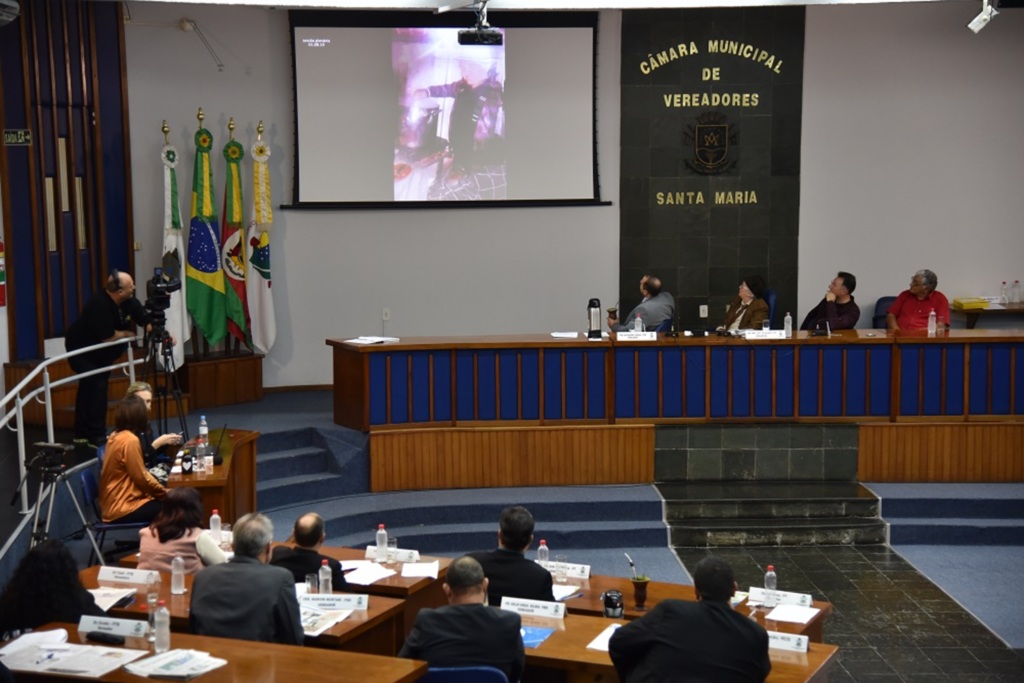 Vereadores aderem a vídeos para debater e fazer cobranças na Câmara