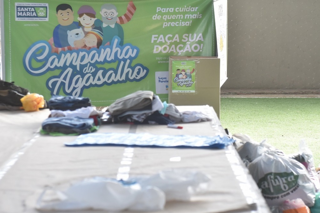 Funcionários encontram 'surpresa' em doações à Campanha do Agasalho