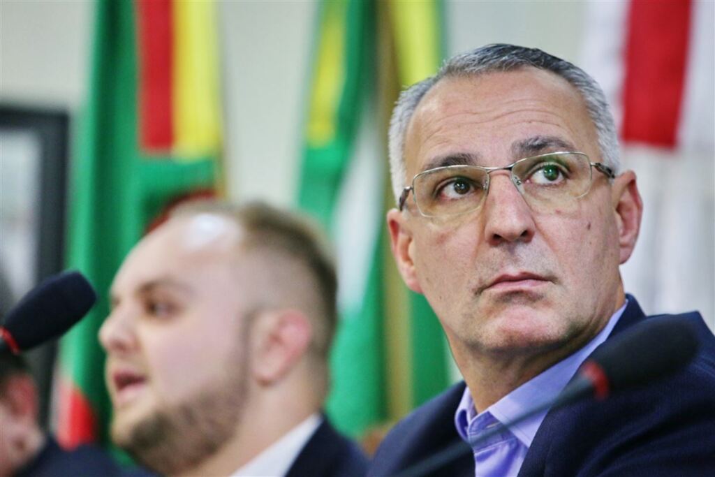 Justiça determina que sindicato recolha jornais e apague post com imagem do prefeito