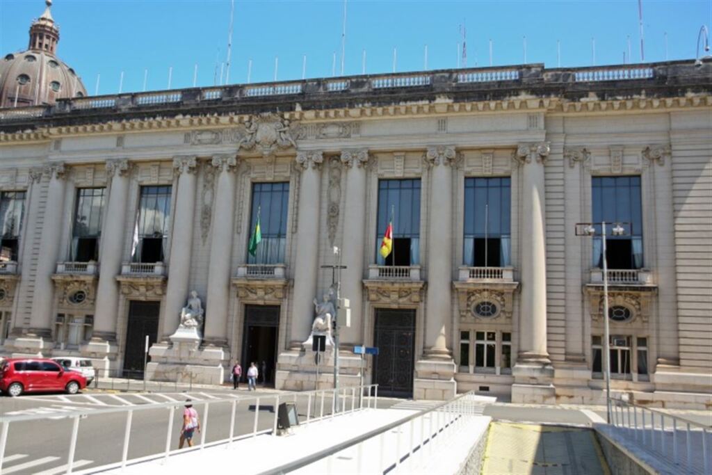 Estado paga terceira parcela dos salários de junho dos servidores estaduais