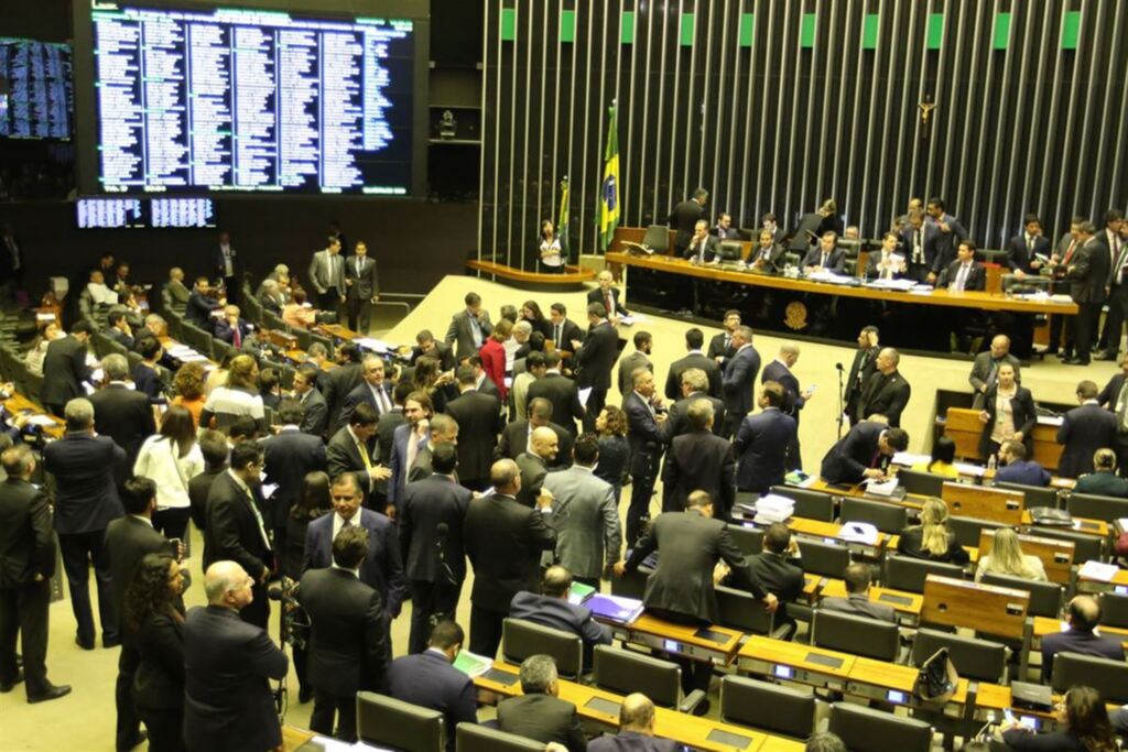 Câmara aprova em 1° turno texto-base da reforma Previdência