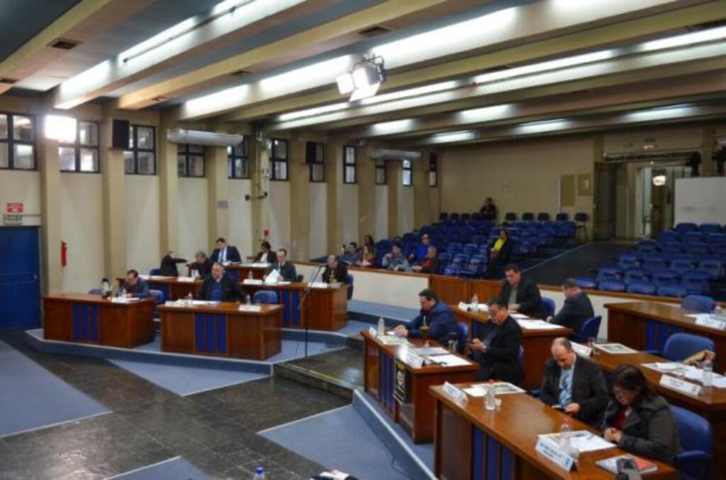 Câmara aprova alteração em lei que proíbe canudos plásticos