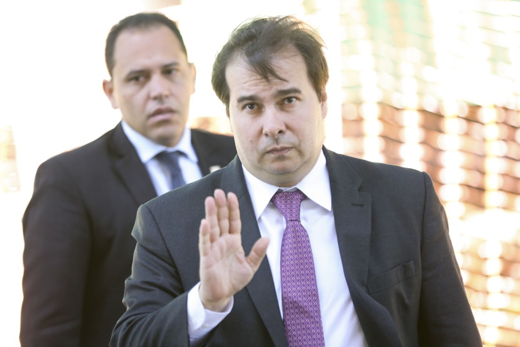 Câmara deve derrubar decreto de armas, diz Rodrigo Maia
