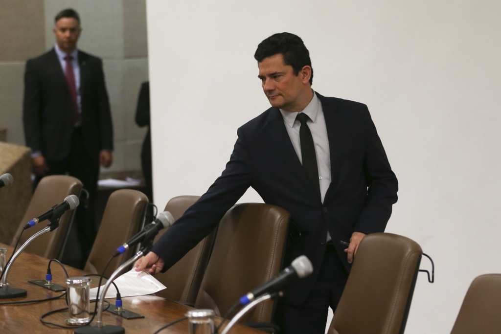 No Senado, Moro fala em 'sensacionalismo' e que não tem o que esconder