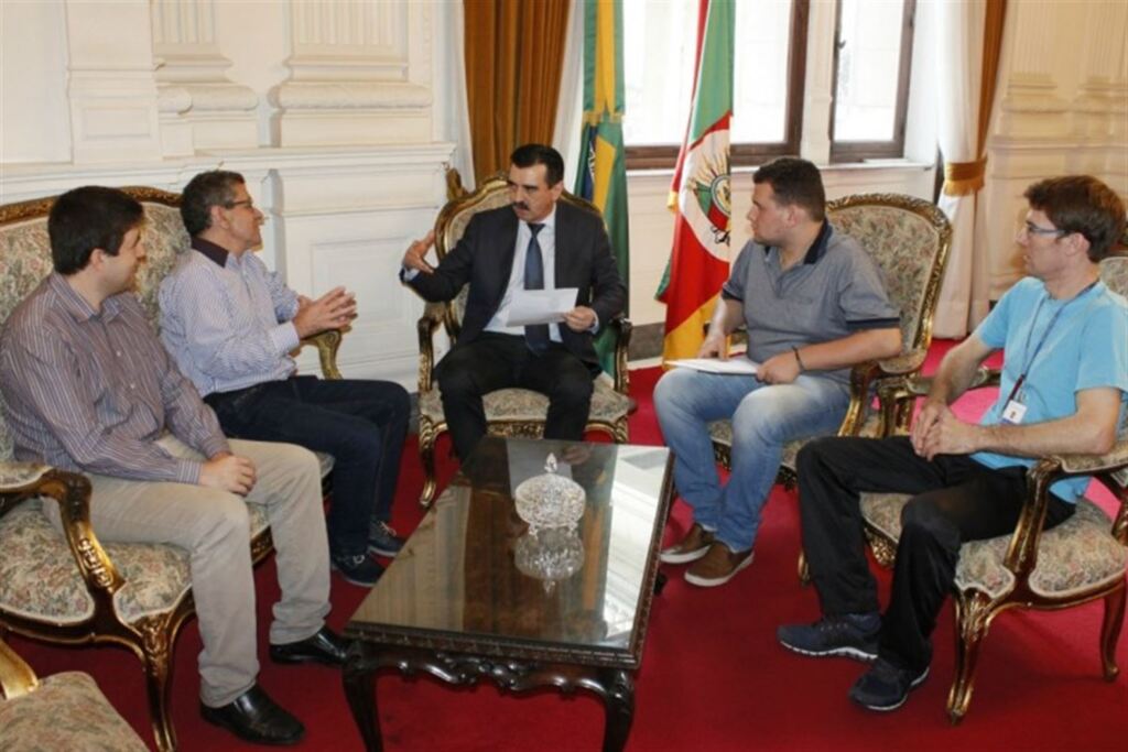 título imagem Vereadores da Quarta Colônia buscam recursos para a região na Capital