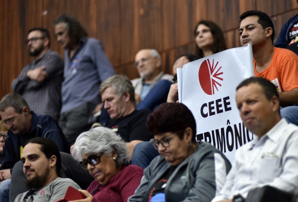 Aprovada PEC que retira a exigência de plebiscito para venda de estatais