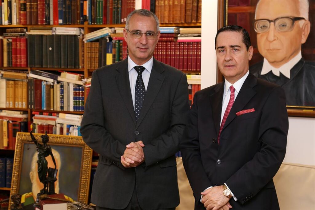 Pozzobom trata sobre a implantação de sistema eletrônico do TRF4 na prefeitura
