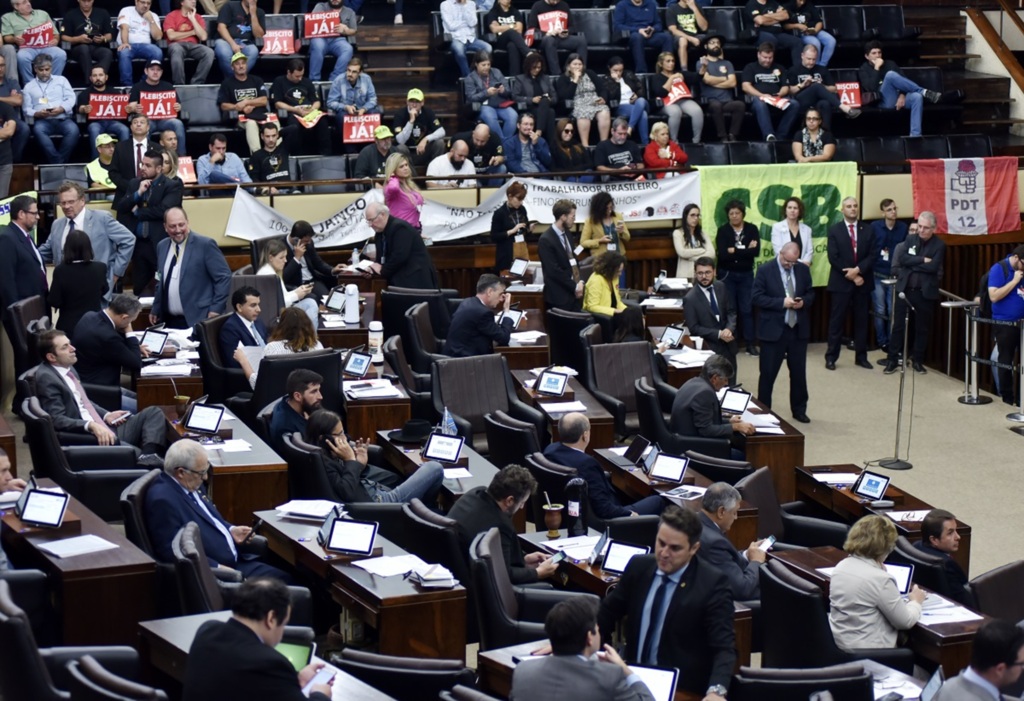 Assembleia aprova retirada de plebiscito sobre privatização de estatais