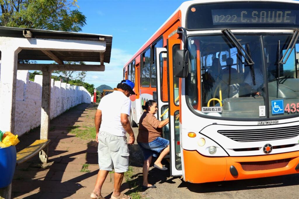 Nenhuma das três versões de lei que prevê horários de linhas de ônibus funciona