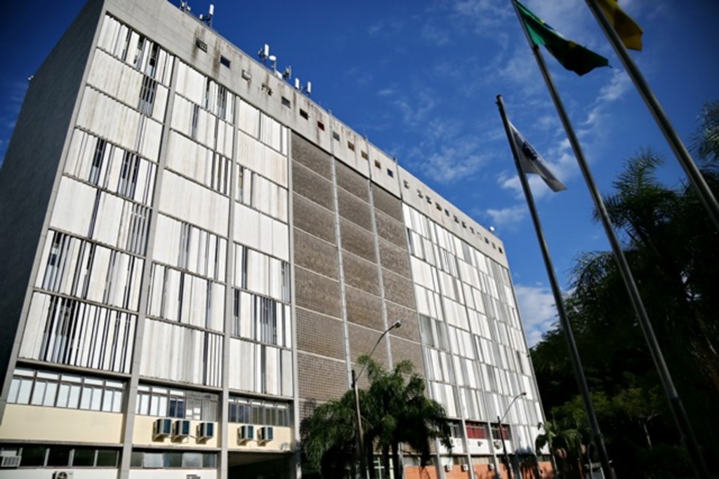 Plano regional com foco na agricultura é levado da UFSM ao governador