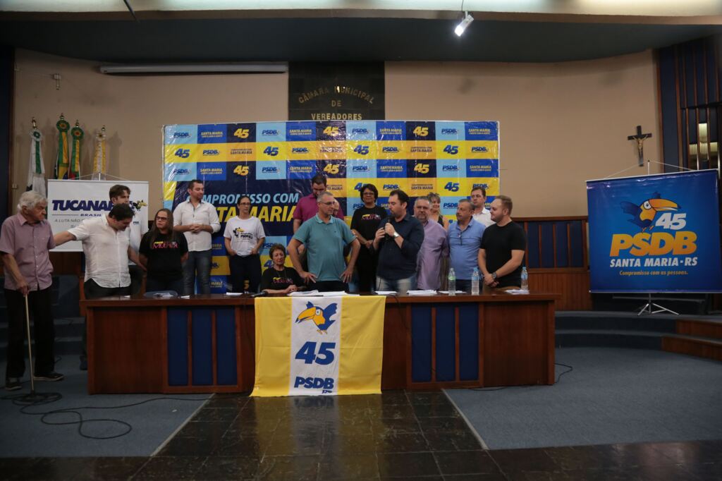 Renan Mattos (Diário de Santa Maria) - Secretário João Chaves (ao microfone) comandará o partido pelos próximos dois anos, inclusive na eleição municipal