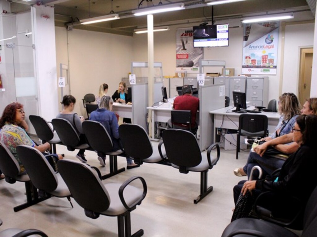 título imagem Dúvidas marcam primeiro dia de atendimentos para regularização de puxadinhos