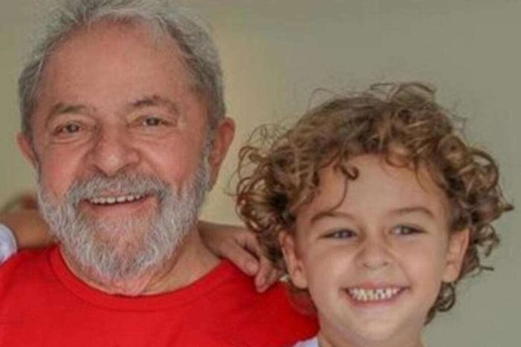 título imagem Defesa de Lula formaliza pedido para ex-presidente ir ao velório do neto