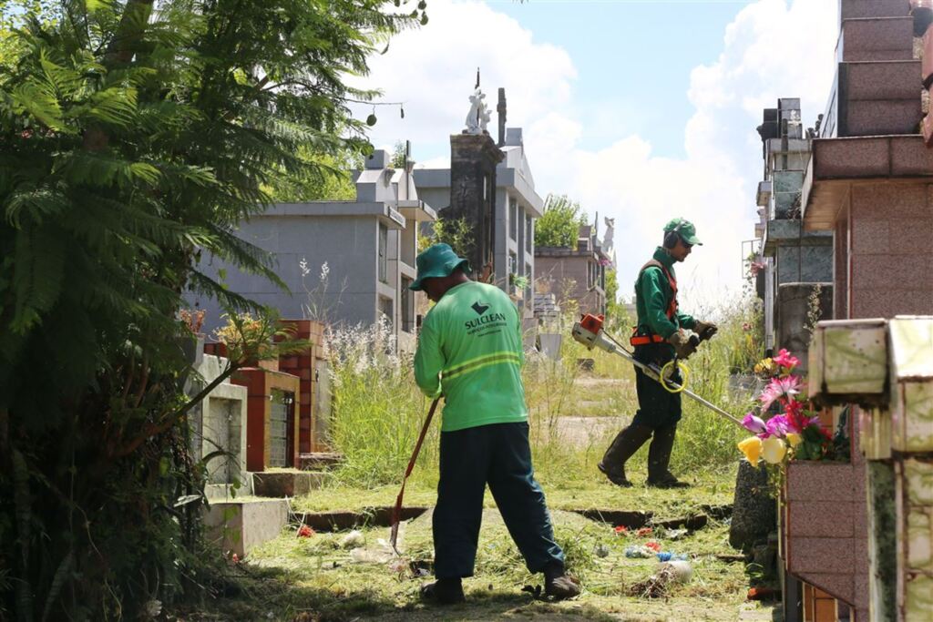 Opositora do governo, vereadora fiscaliza obras em Santa Maria