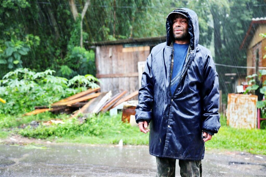 'Se for preciso, vou lá e tapo de novo' diz morador autuado por tapar buraco em Santa Maria