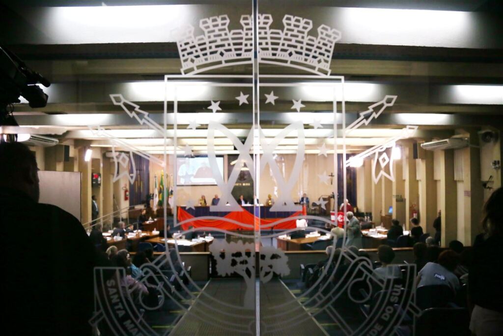 Colunista fala sobre a visita de Cezar Schirmer à Câmara de Vereadores que causou mal-estar