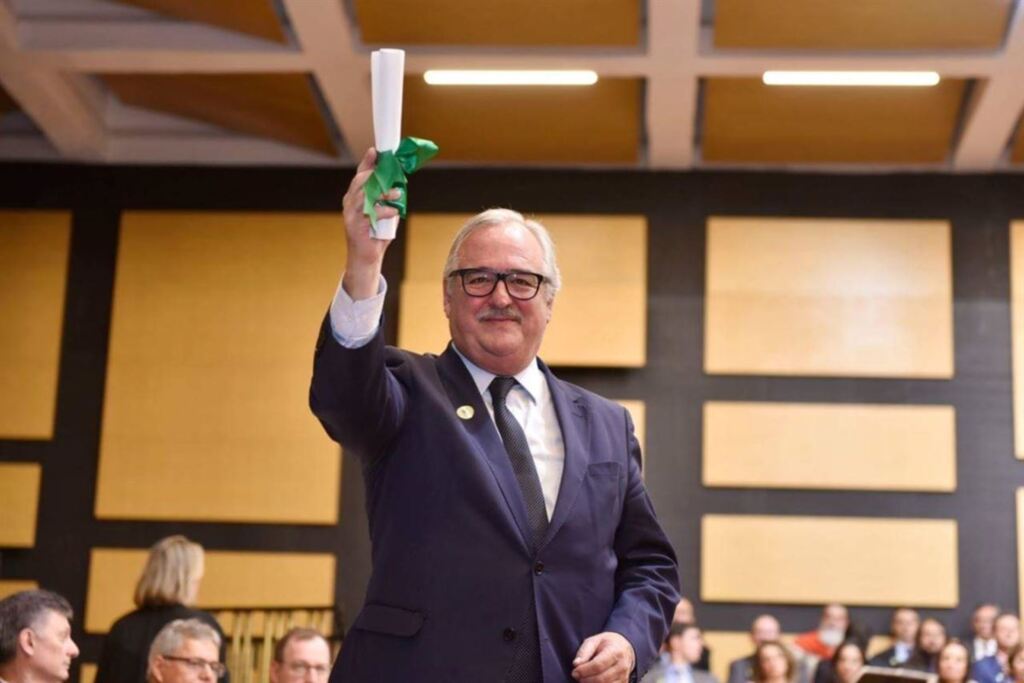 Vinícius Reis/Assembleia Legislativa - De Cruz Alta, Pedro Westphalen, que completou 68 anos no dia da solenidade, recebeu diploma de deputado federal