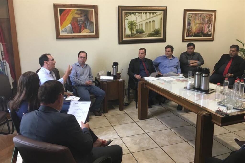 Foto: Eduardo Tesch (Diário) - Secretário de Finanças explicou aos vereadores a situação das contas públicas do município