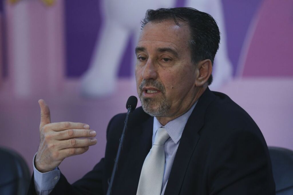 título imagem Ministro propõe que médicos oriundos do Fies substituam cubanos