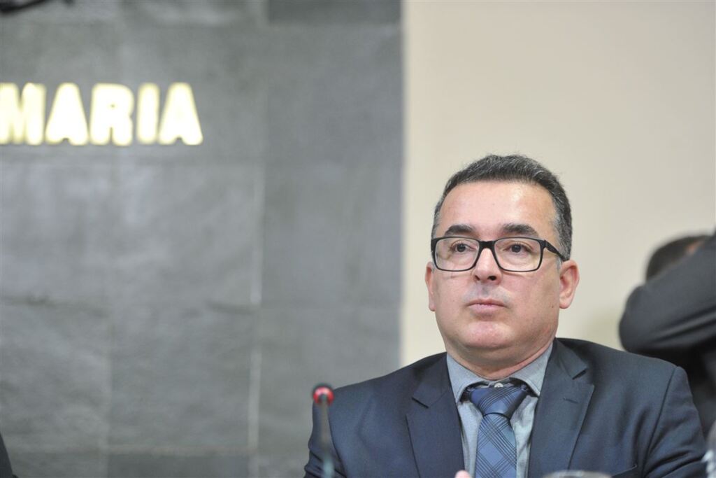 Projeto quer o fim da cota para celular e internet para vereadores em Santa Maria