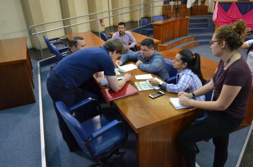 Câmara de Vereadores de Santa Maria abre debate sobre animal comunitário
