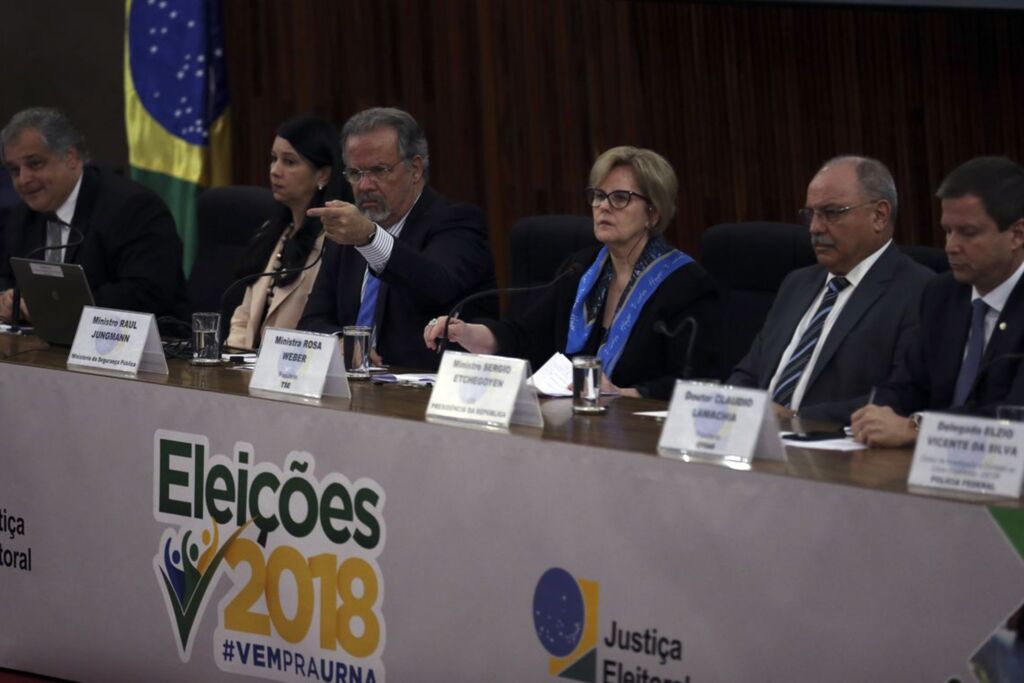 Não temos solução pronta para fake news, diz presidente do TSE