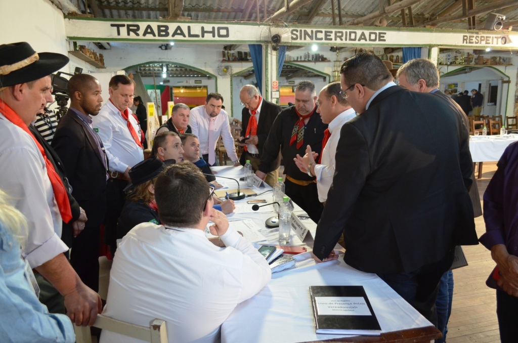 Câmara de Vereadores de Santa Maria faz sessão em CTG