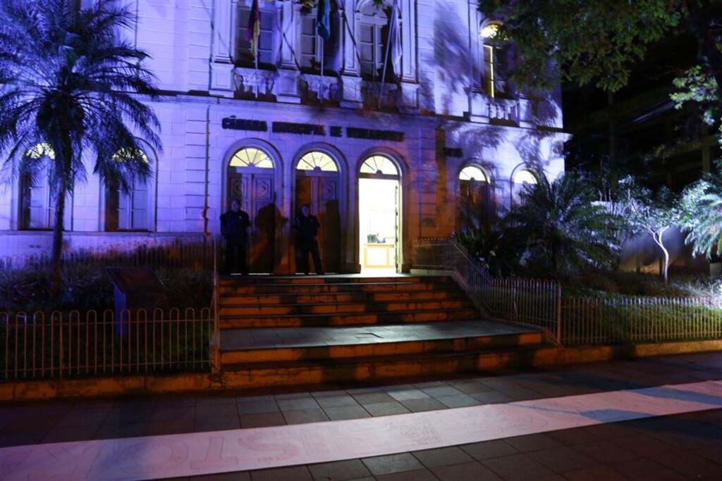 Charles Guerra (Diário) - Este é o maior número de vereadores que estão concorrendo nas eleições nacionais desde 1990