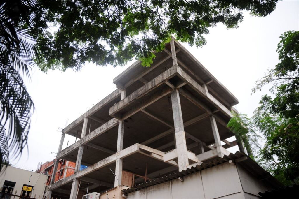 VÍDEO: o que deve ser feito com a obra inconcluída da nova Câmara de Vereadores?