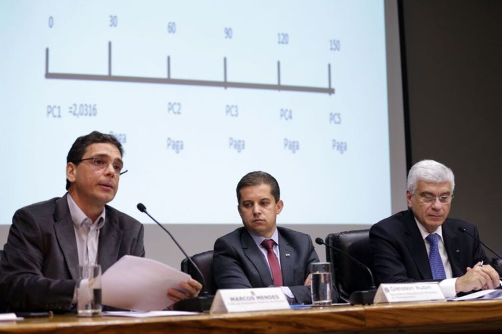 Governo corta incentivos e verbas federais para viabilizar diesel