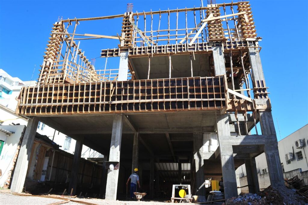 Obra da nova Câmara de Vereadores segue sem previsão de retomada