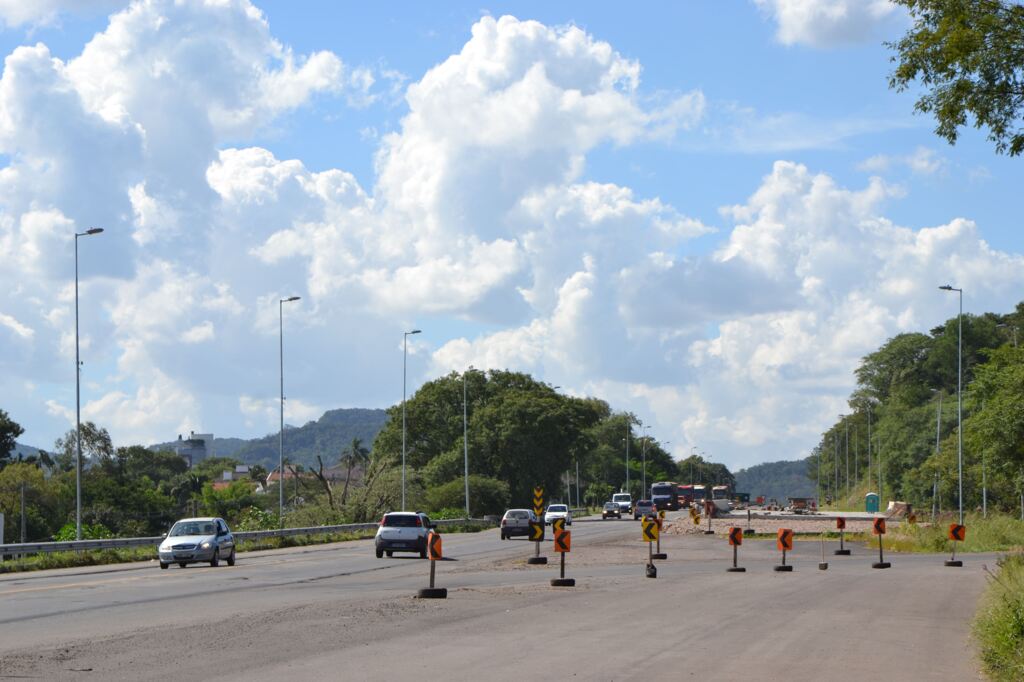 Deni Zolin (Diário de Santa Maria) - Os postes foram instalados ainda no ano passado