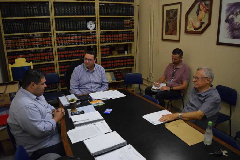 Comissão tenta localizar paradeiro de móveis da Câmara de Vereadores