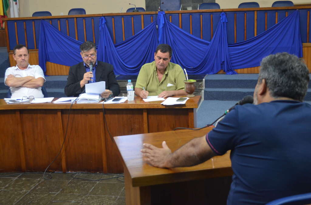 Servidores municipais depõem na CPI das Máquinas