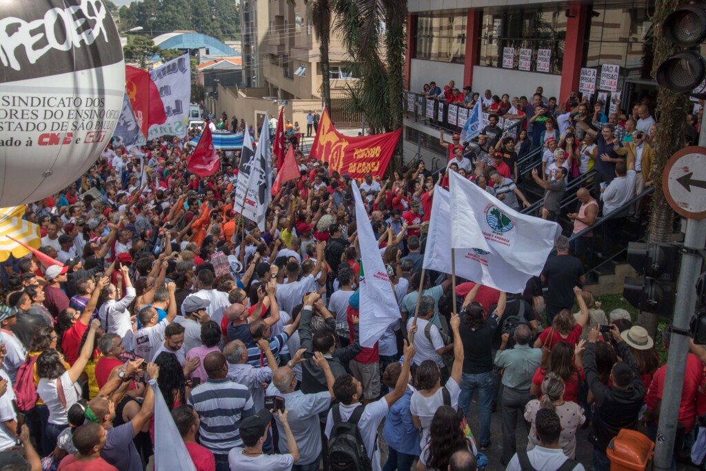 Lula diz que não irá se apresentar em Curitiba