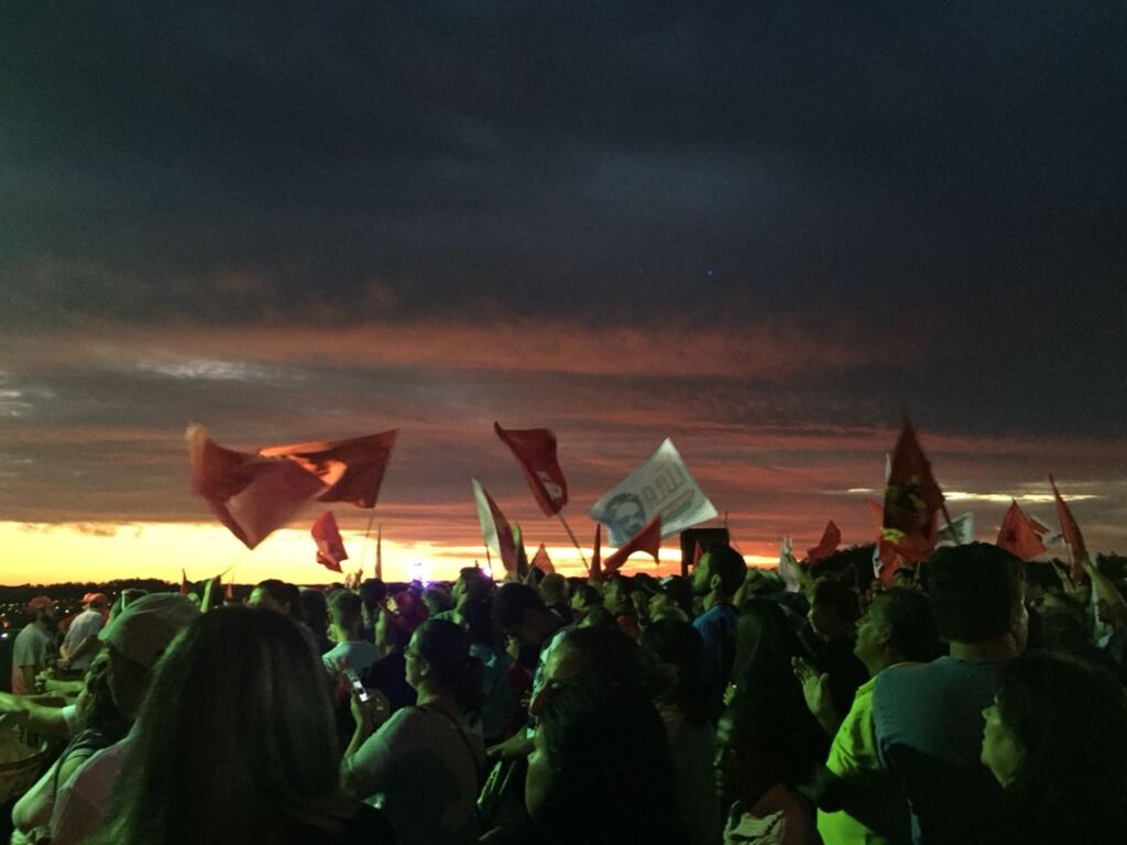Como foi a passagem da caravana de Lula por Santa Maria