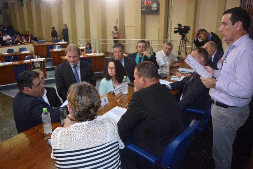 Oposição deve ter maioria em CPI que investigará uso de máquinas da prefeitura em área particular