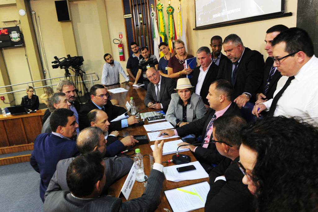 Troca de farpas marcou a primeira sessão do ano na Câmara