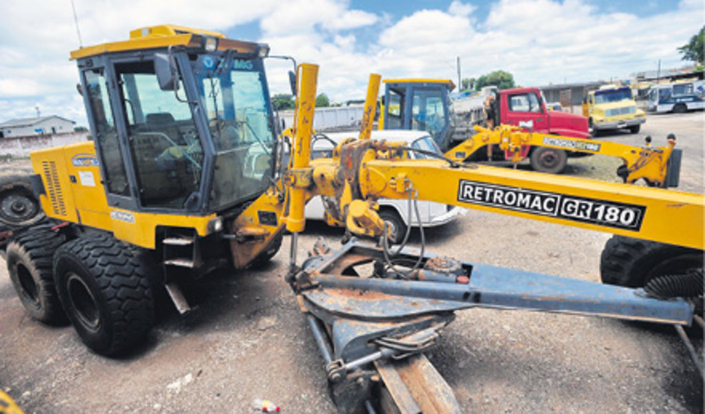 Quatro são apontados em relatório por irregularidades em maquinário da prefeitura