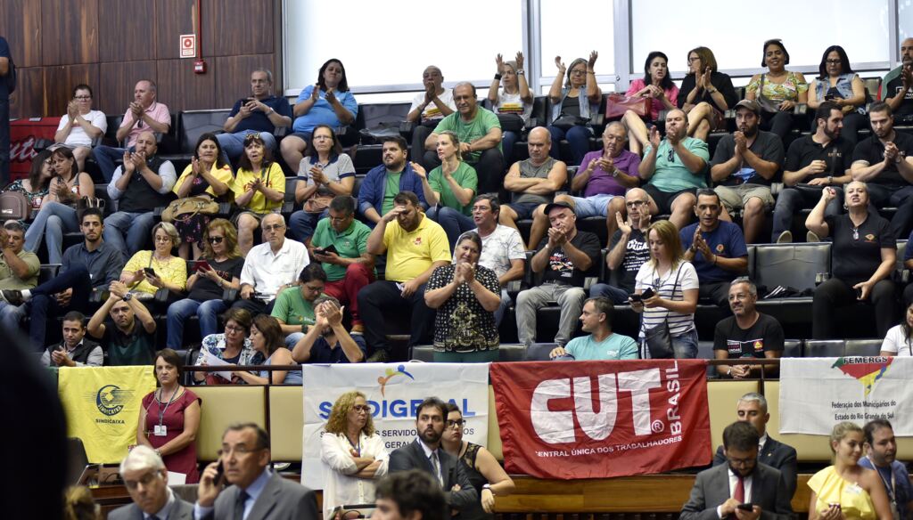 título imagem Oposição promete continuar barrando votação da renegociação da dívida do Estado