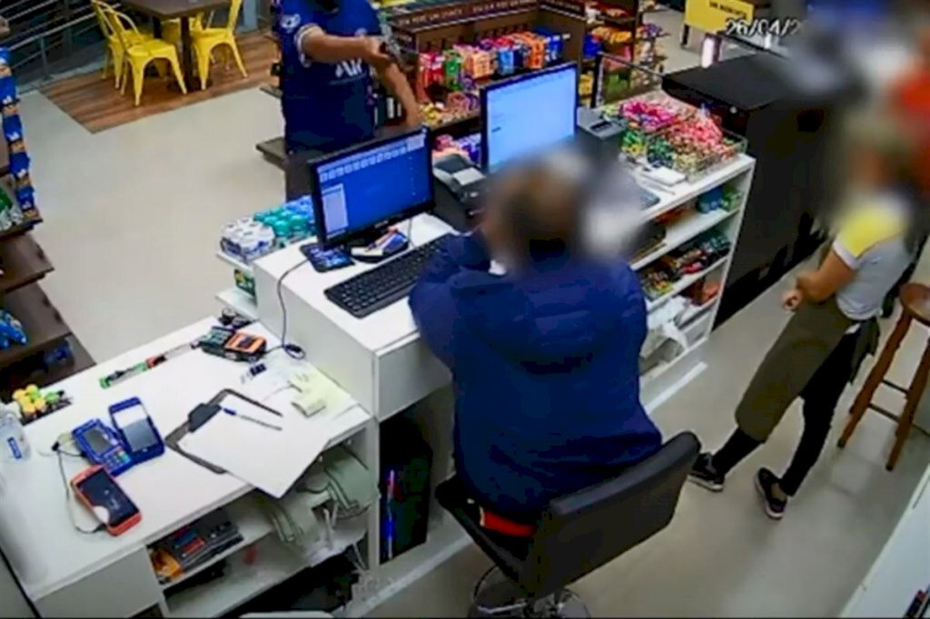 Homem é preso após assaltar posto de combustível no Bairro Passo D'Areia