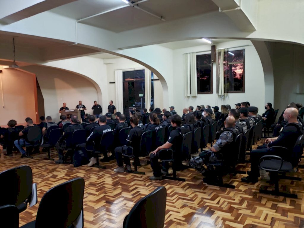 título imagem Polícia Civil prende quadrilha que assaltava propriedades rurais