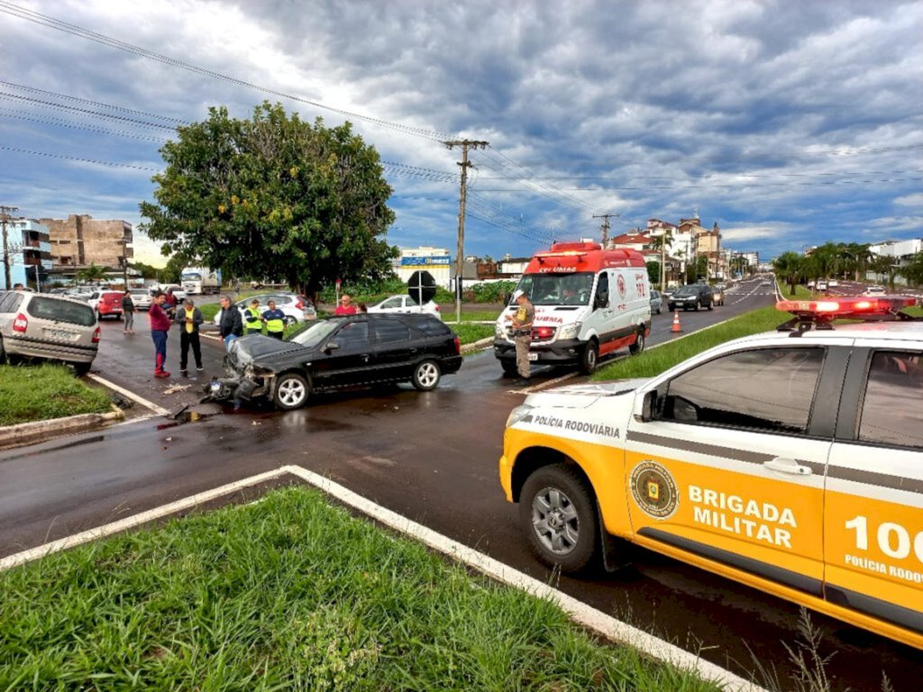Carro tem pane mecânica e se envolve em acidente na ERS-509