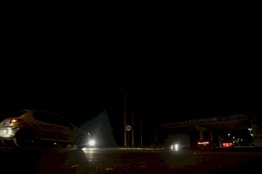 Foto: Pedro Piegas (Diário) - No viaduto em construção no entroncamento das BRs 158 e 392, além dos desvios das obras, a falta de iluminação prejudica o trânsito e põe condutores e pedestres em risco