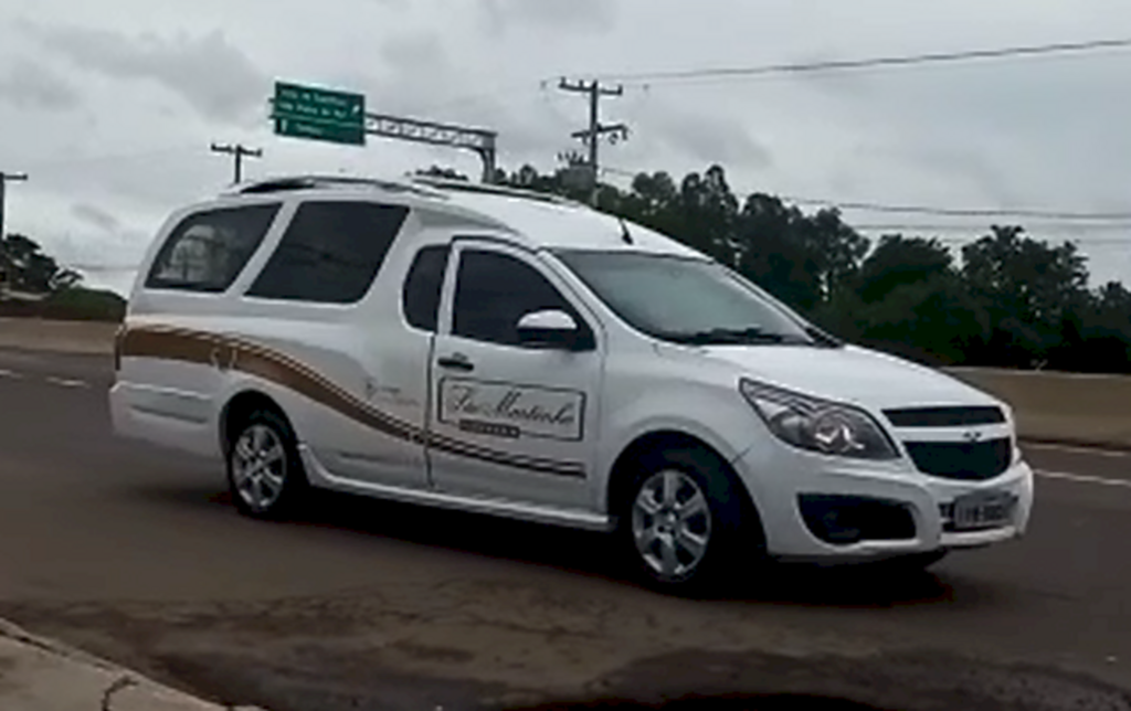 Jovem morta pelo noivo é sepultada na manhã desta segunda-feira