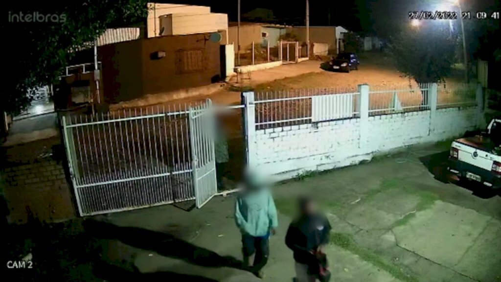 Irmãos são presos por assalto a mercado