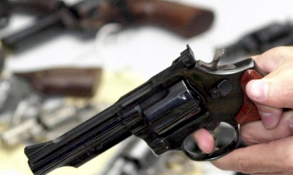 título imagem Governo altera decretos e amplia acesso a armas e munições