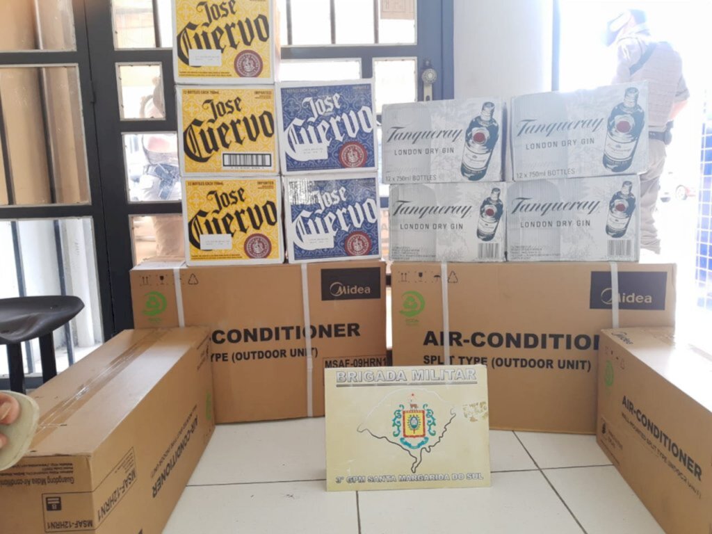 Dupla é detida com produtos importados na BR-290