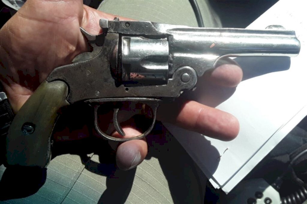 título imagem Policial militar de folga apreende arma com adolescente na Vila Maringá