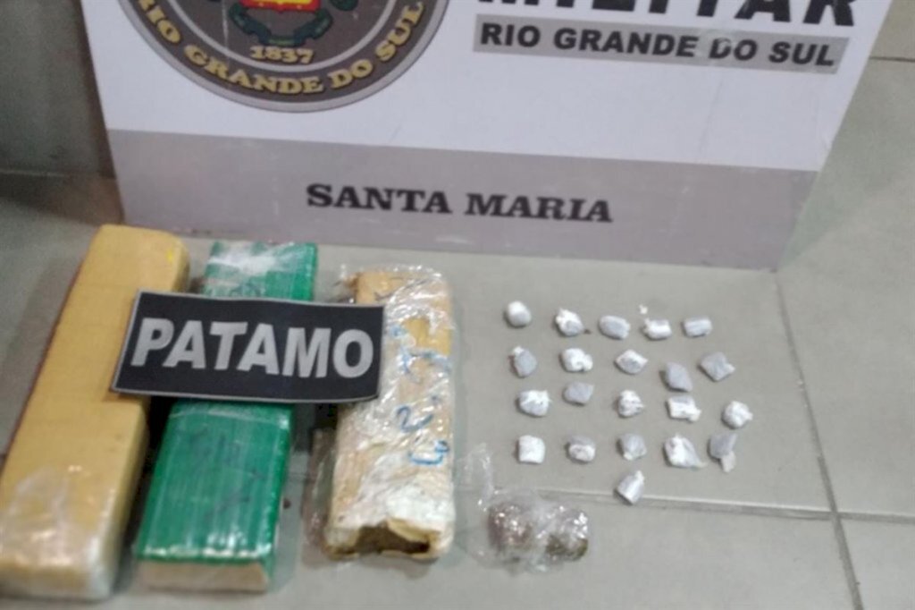 Adolescente é flagrado com quase 3 quilos de maconha na mochila